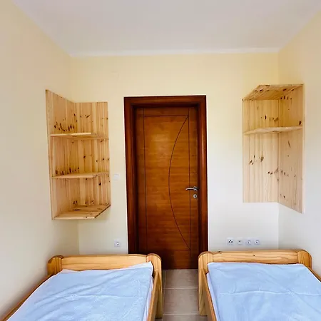 Appartement Fuer 7: Zentrale Lage Mit Privatparkplatz Novalja Exterior photo