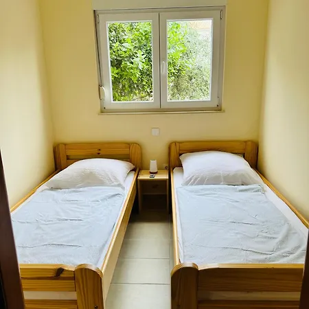 Appartement Fuer 7: Zentrale Lage Mit Privatparkplatz Novalja Exterior photo
