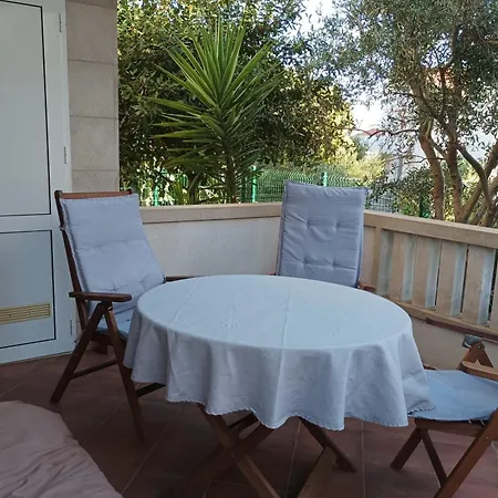 Appartement Fuer 7: Zentrale Lage Mit Privatparkplatz Novalja Exterior photo