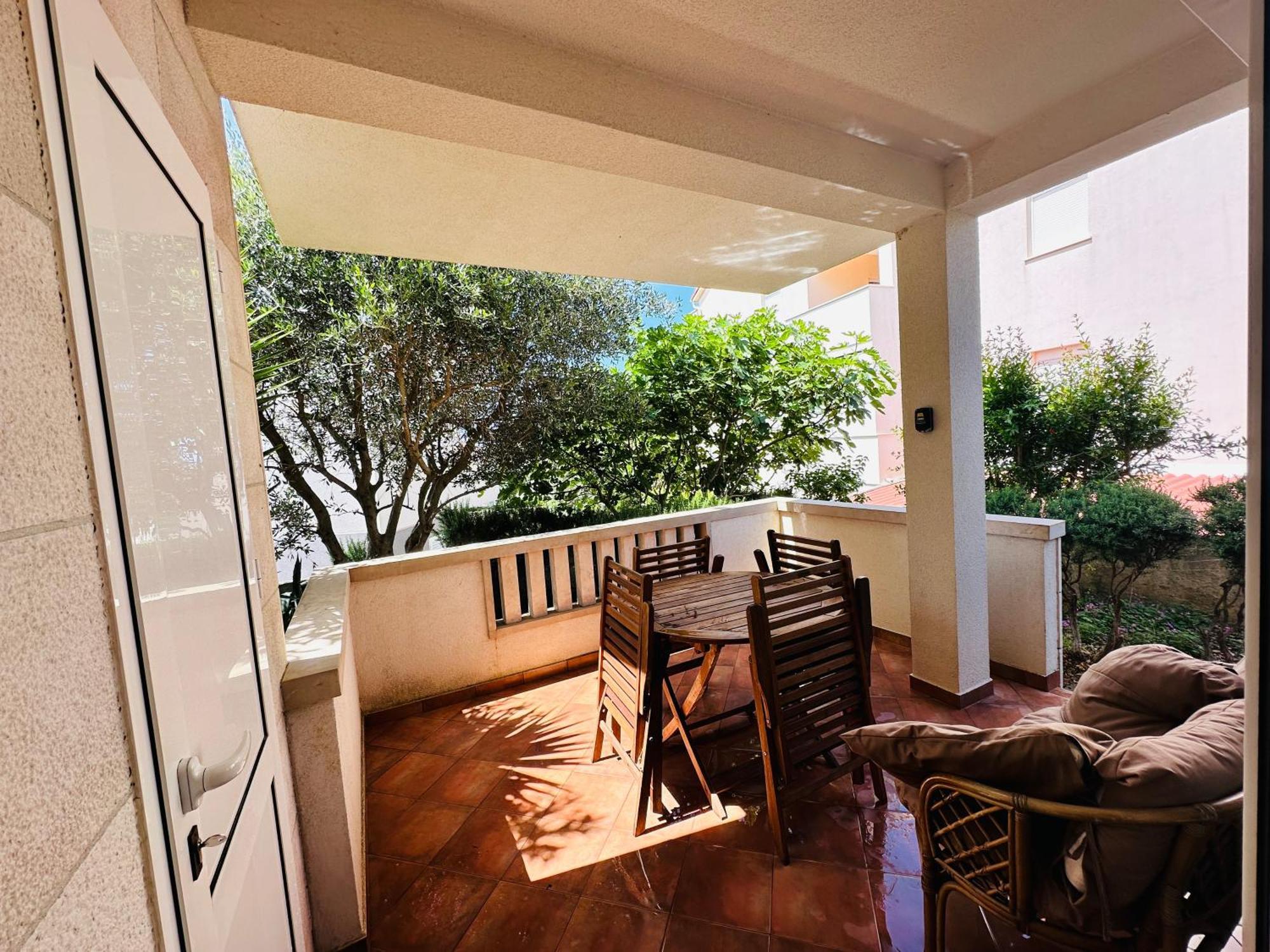 Apartment Fuer 7: Zentrale Lage Mit Privatparkplatz *