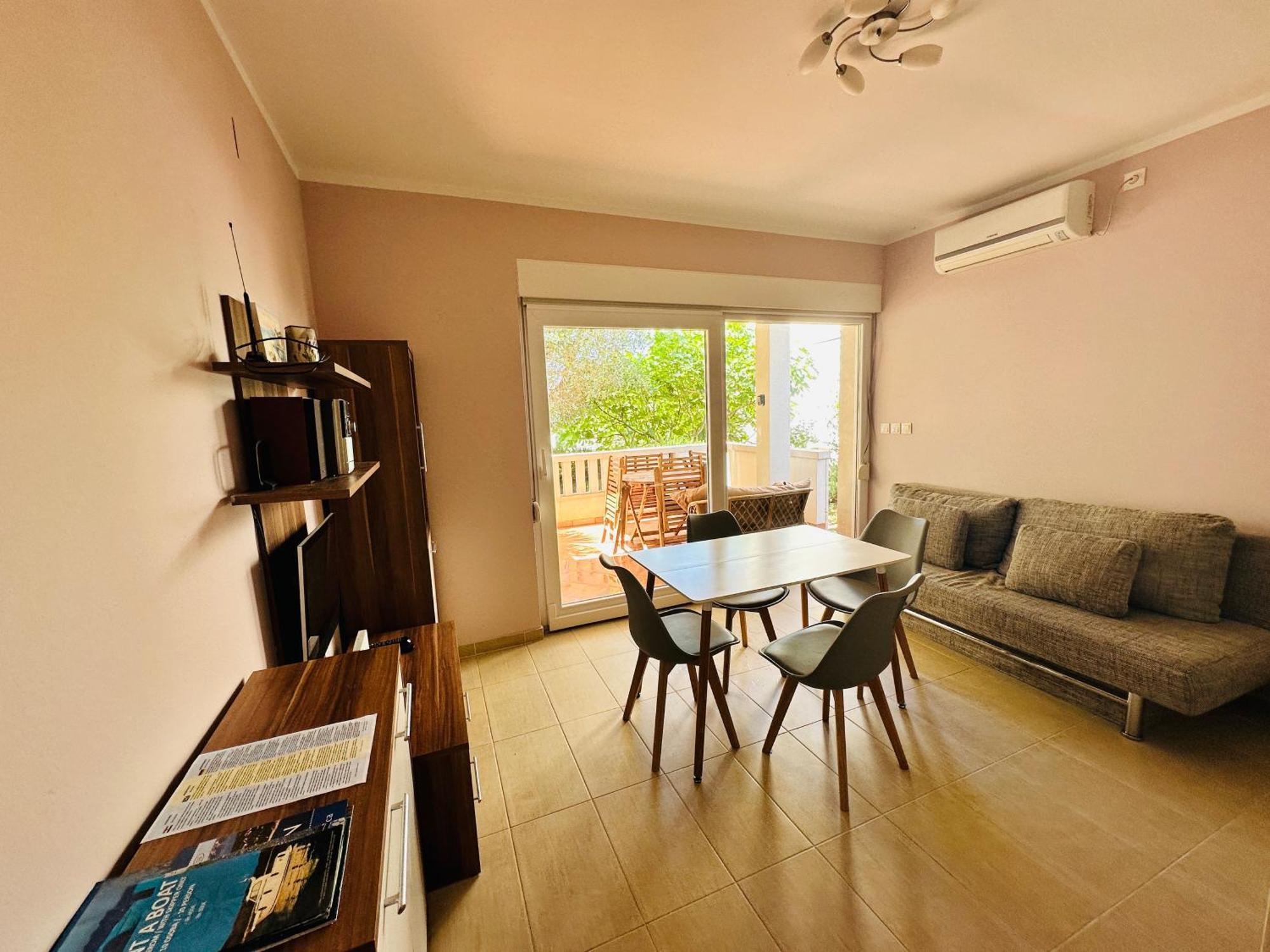 Apartment Fuer 7: Zentrale Lage Mit Privatparkplatz