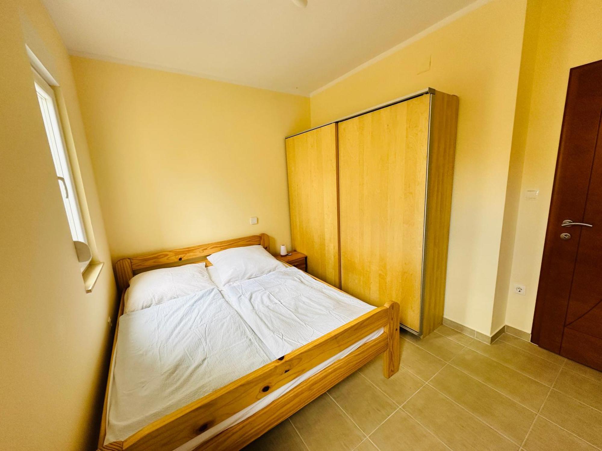 Apartment Fuer 7: Zentrale Lage Mit Privatparkplatz