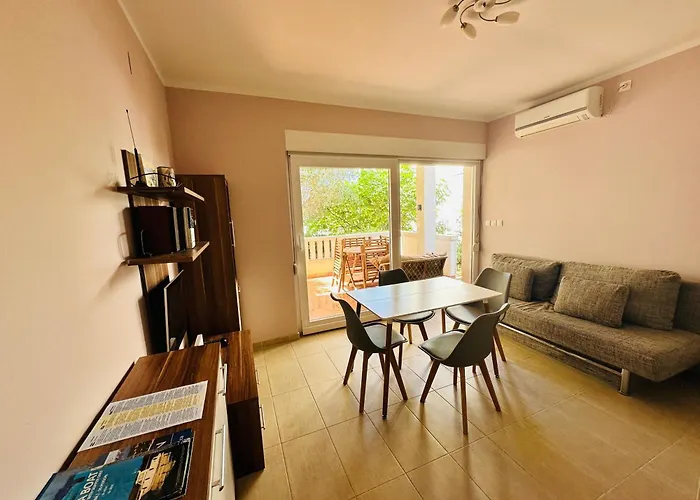 Appartement Fuer 7: Zentrale Lage Mit Privatparkplatz