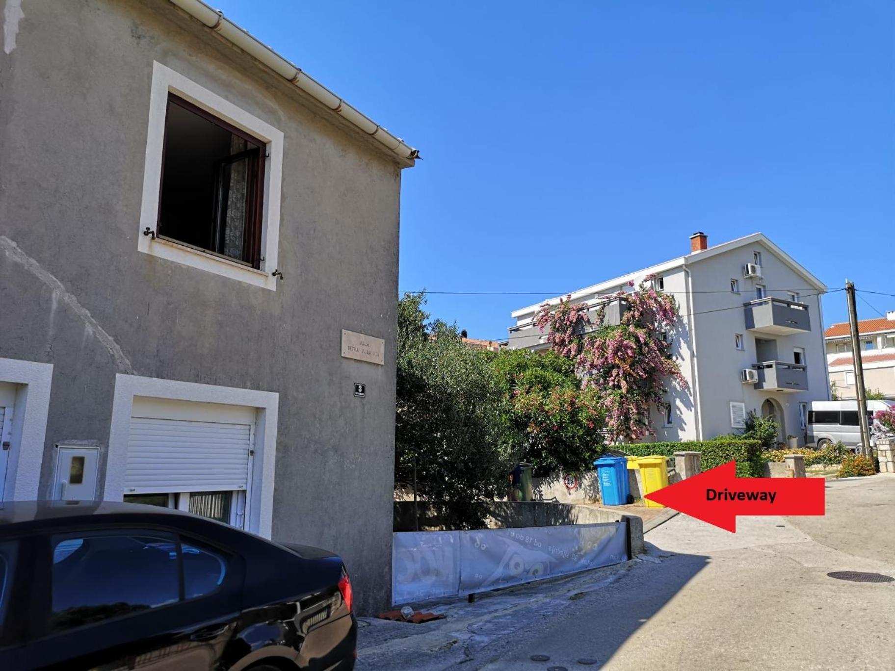 Fuer 7: Zentrale Lage Mit Privatparkplatz