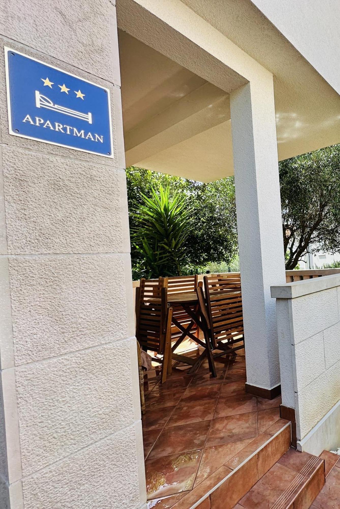 Fuer 7: Zentrale Lage Mit Privatparkplatz *